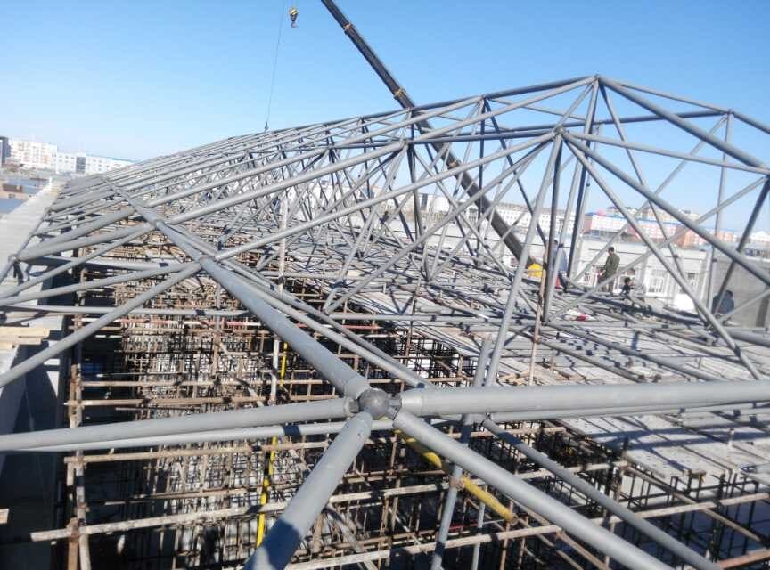 磐石商贸城屋顶网架工程